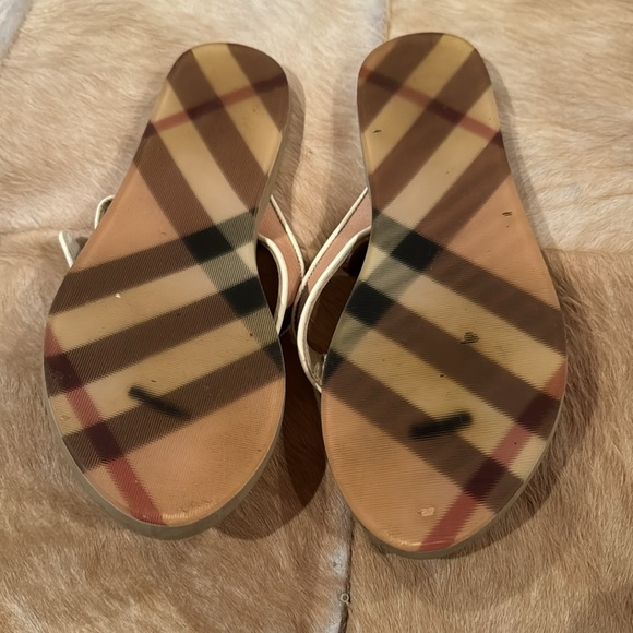 Burberry sandals.  Size 37. - Picture 3 of 4